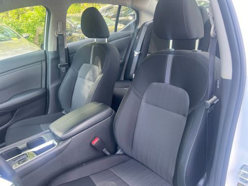 Used 2025 Nissan Sentra SV image 31