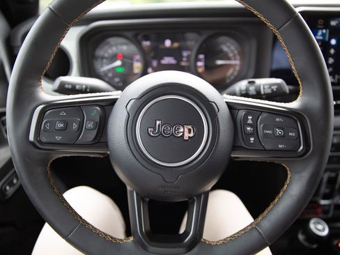 Used 2024 Jeep Wrangler Unlimited AWD/4WD image 11