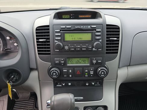 Used 2008 Kia Sedona EX w/ Luxury Pkg image 13