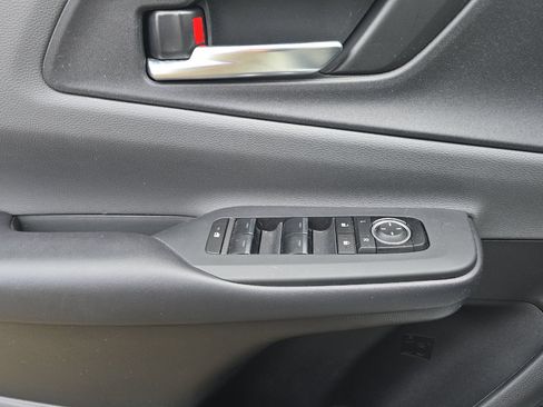 Used 2024 Toyota Prius XLE AWD/4WD image 8