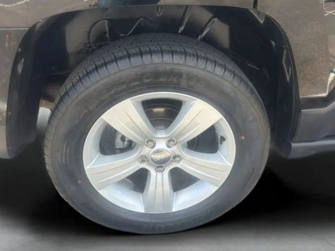Used 2017 Jeep Patriot Latitude AWD/4WD image 35