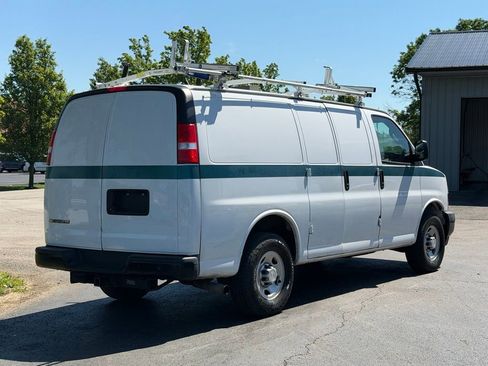 Used 2019 Chevrolet Express 3500 w/ Driver Convenience Package RWD image 7