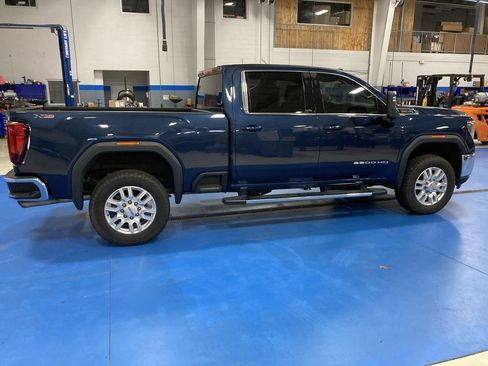Used 2022 GMC Sierra 2500 SLE w/ SLE Value Package; AWD/4WD image 8