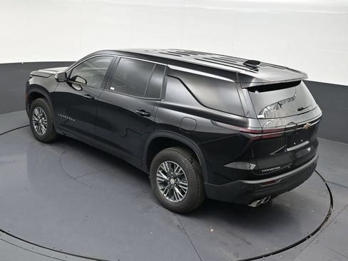 Used 2025 Chevrolet Traverse LT FWD image 13