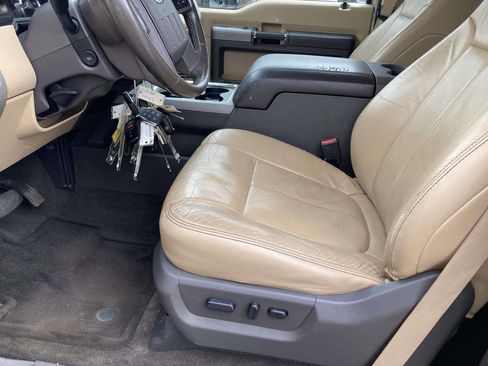 Used 2014 Ford F250 Lariat w/ Lariat Interior Package image 13
