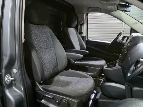 Used 2021 Mercedes-Benz Metris image 17