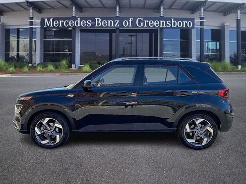 Used 2023 Hyundai Venue SEL w/ Cargo Package image 4