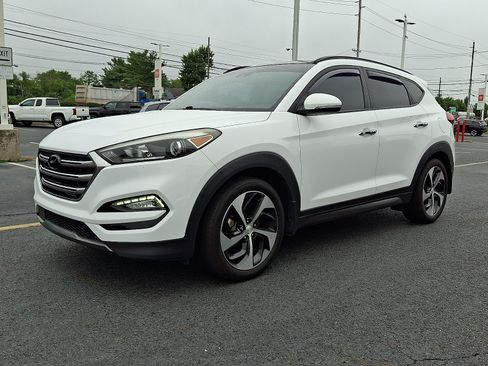 Used 2016 Hyundai Tucson Limited w/ Option Group 03 FWD image 3