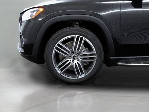 Used 2025 Mercedes-Benz GLS 450 4MATIC image 28