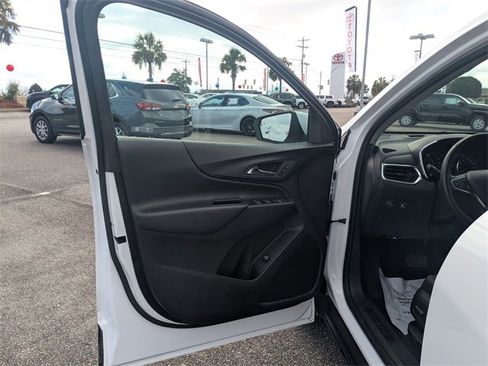 Used 2024 Chevrolet Equinox LT image 11