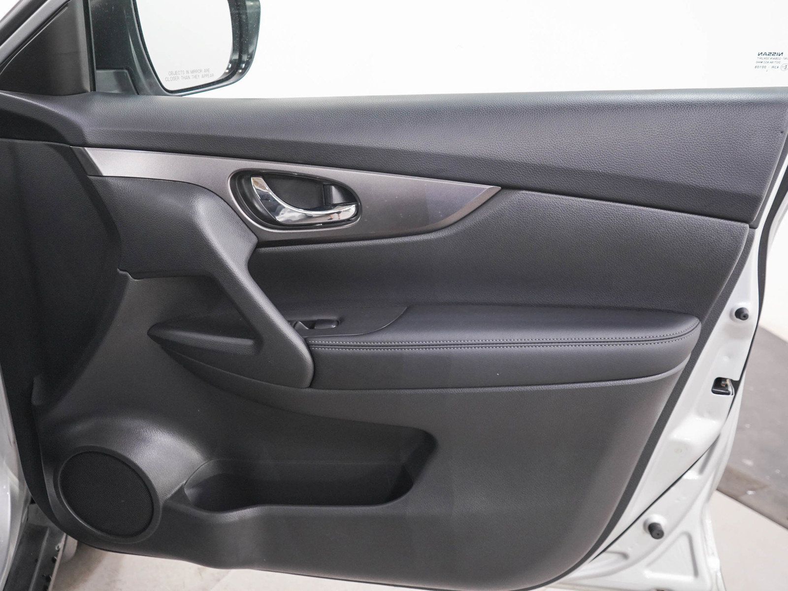 Used 2016 Nissan Rogue S AWD/4WD image 11