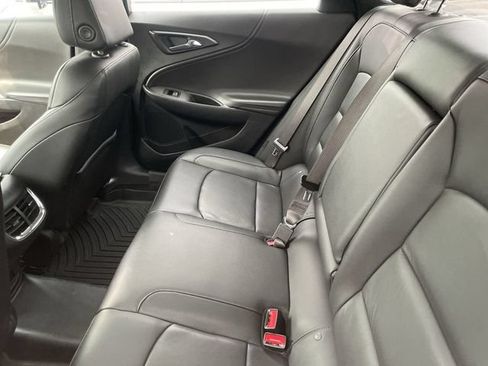 Used 2021 Chevrolet Malibu LT w/ Leather Package FWD image 3