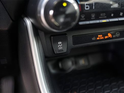 Used 2024 Toyota RAV4 XLE image 18