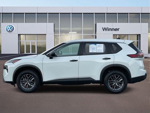 Used 2024 Nissan Rogue S image 4