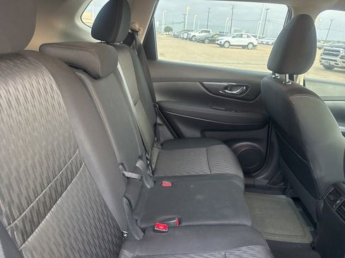 Used 2018 Nissan Rogue S image 32