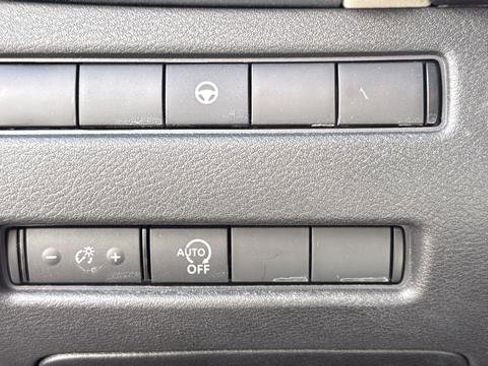 Used 2023 Nissan Rogue SV AWD/4WD image 13