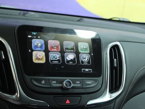 Used 2018 Chevrolet Equinox Premier FWD image 19