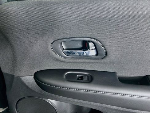 Used 2022 Honda HR-V LX image 30