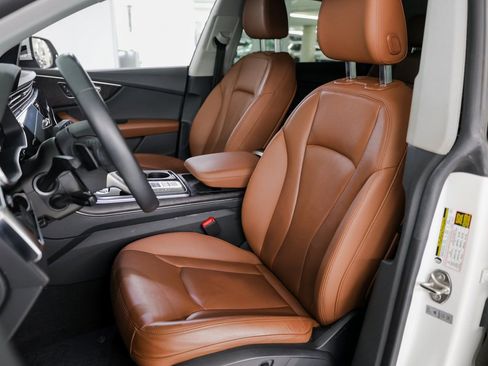 Used 2022 Audi Q8 Premium image 5