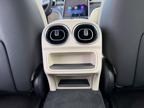 Used 2025 Mercedes-Benz C 300 4MATIC Sedan image 34