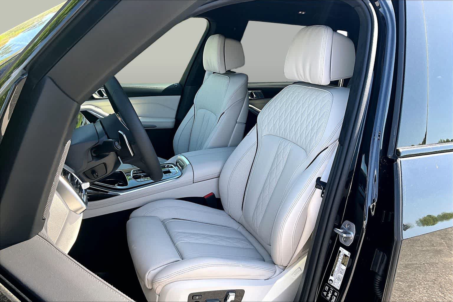 Used 2026 BMW X7 xDrive40i w/ M Sport Package AWD/4WD image 7