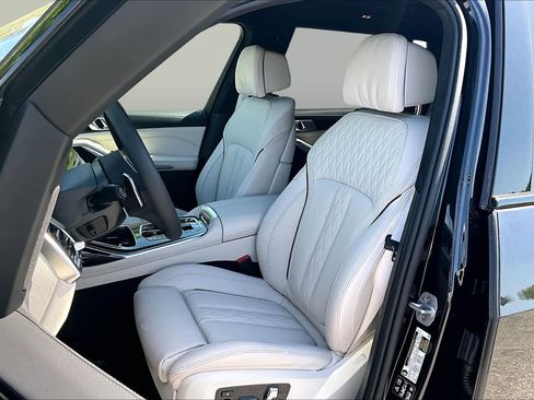 Used 2026 BMW X7 xDrive40i w/ M Sport Package AWD/4WD image 7