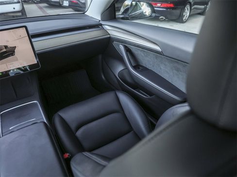 Used 2023 Tesla Model 3 Standard Range image 29