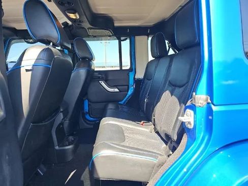 Used 2015 Jeep Wrangler Unlimited Sahara w/ Max Tow Package AWD/4WD image 9