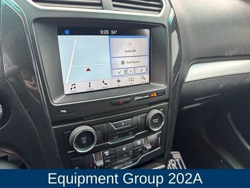Used 2017 Ford Explorer XLT w/ Equipment Group 202A AWD/4WD image 7
