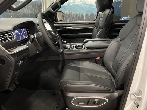 New 2026 Jeep Grand Wagoneer 4WD w/ Premium Group I image 10