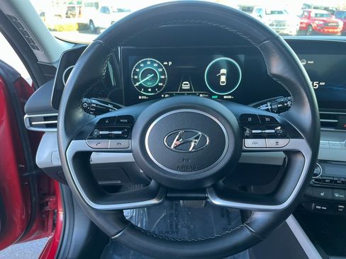 Used 2021 Hyundai Elantra Limited image 14