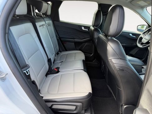 Used 2025 Ford Escape Platinum AWD/4WD image 23