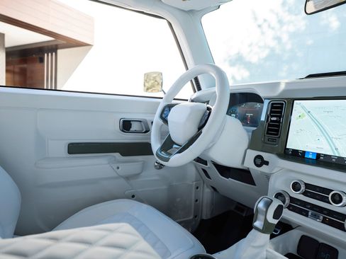 Used 2025 Ford Bronco Badlands AWD/4WD image 53