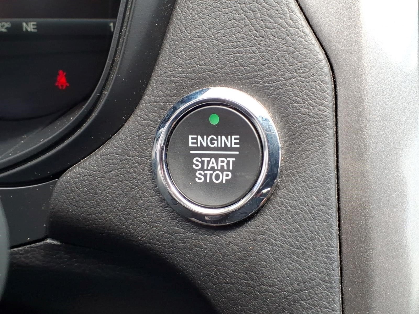 Used 2018 Ford Fusion SE w/ Fusion SE Technology Package FWD image 14