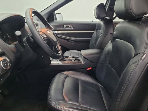 Used 2017 Ford Explorer XLT w/ Equipment Group 202A image 17