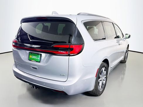 Used 2022 Chrysler Pacifica Pinnacle AWD/4WD image 10