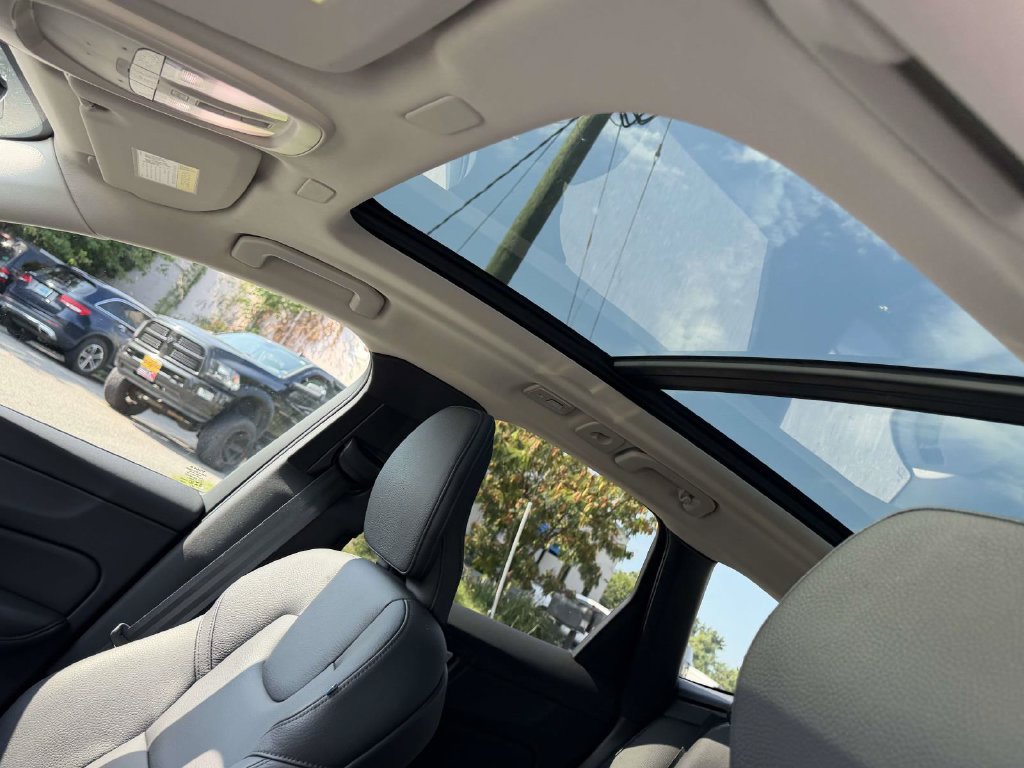 Used 2024 Volvo XC60 B5 Plus w/ Protection Package Premier AWD/4WD image 19