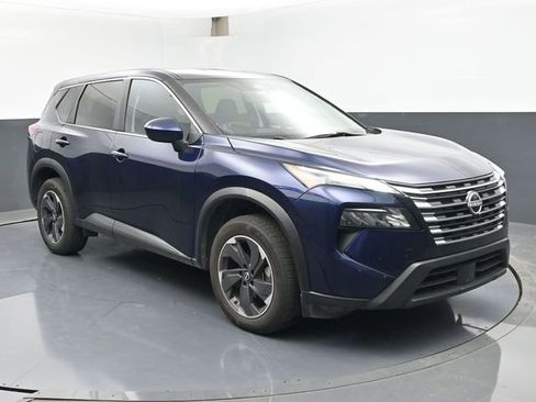 Used 2024 Nissan Rogue SV FWD image 2