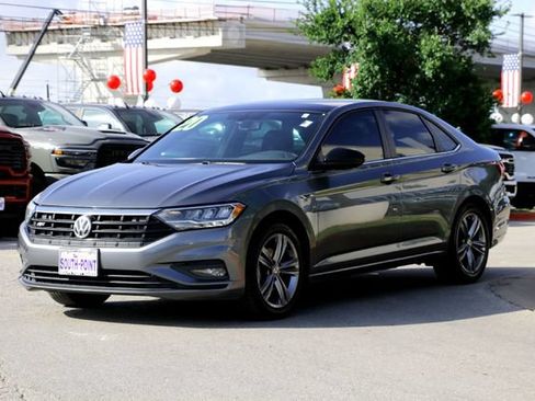 Used 2020 Volkswagen Jetta R-Line w/ R-Line Cold Weather Package FWD image 7