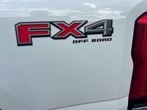 Used 2024 Ford F250 XLT w/ FX4 Off-Road Package AWD/4WD image 8