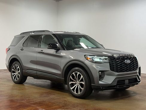 Used 2025 Ford Explorer ST-Line AWD/4WD image 26