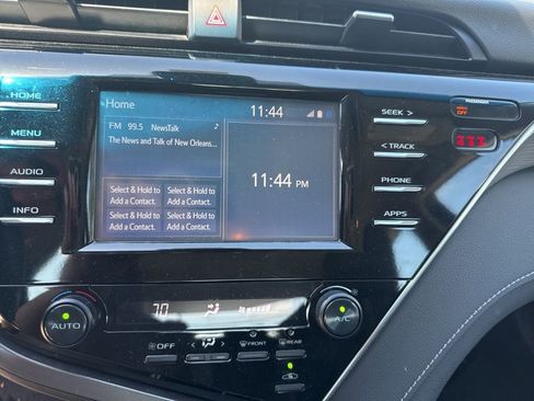 Used 2018 Toyota Camry SE image 8