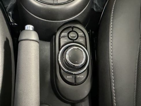 Used 2024 MINI Cooper 4-Door Hardtop FWD image 23