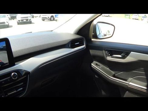Used 2022 Ford Escape SE image 28