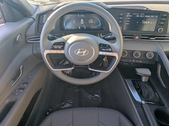 Used 2026 Hyundai Elantra SE FWD image 15