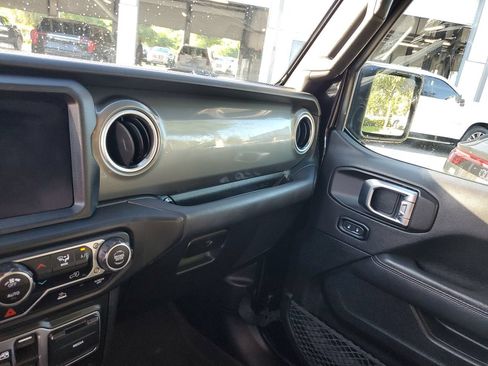 Used 2023 Jeep Gladiator Overland AWD/4WD image 25