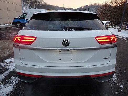 Used 2023 Volkswagen Atlas Cross Sport SE image 3