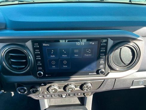 Used 2020 Toyota Tacoma TRD Off-Road image 19