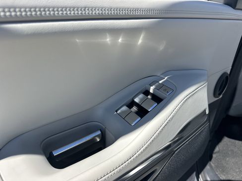 New 2026 Lincoln Navigator Reserve image 18