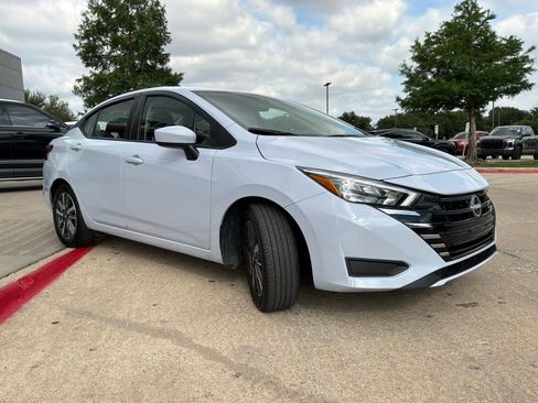 Used 2025 Nissan Versa SV FWD image 4